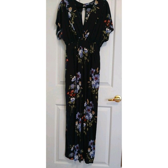 American Eagle Jumpsuit Womens Medium Black Floral V Neck Pockets Keyhole Back - Picture 3 of 7